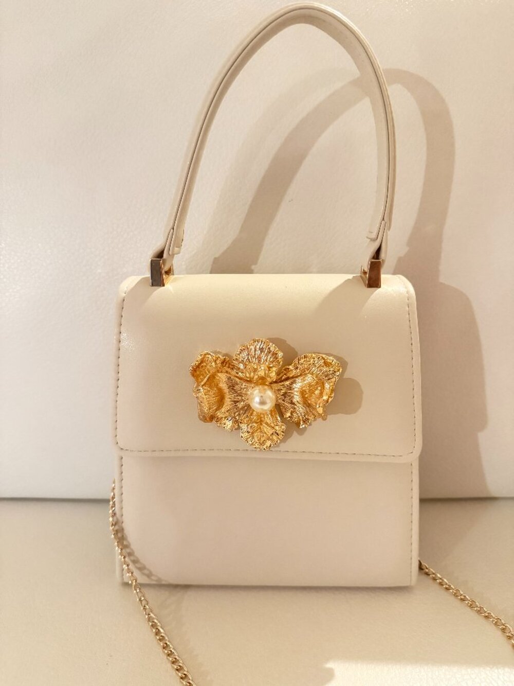 HOUSE OF HARLOW 1960 CREAM MINI TOP HANDLE CROSSBODY BAG W GOLD TONE FLORAL EMB